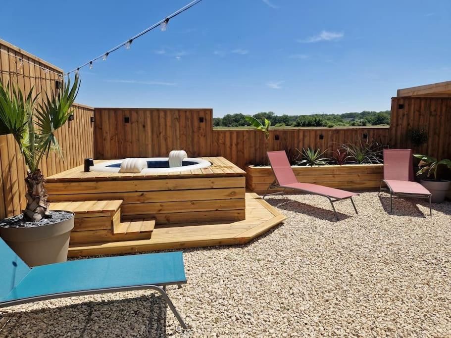 Chalet Industriel Avec Filet Et Spa Sorigny Extérieur photo