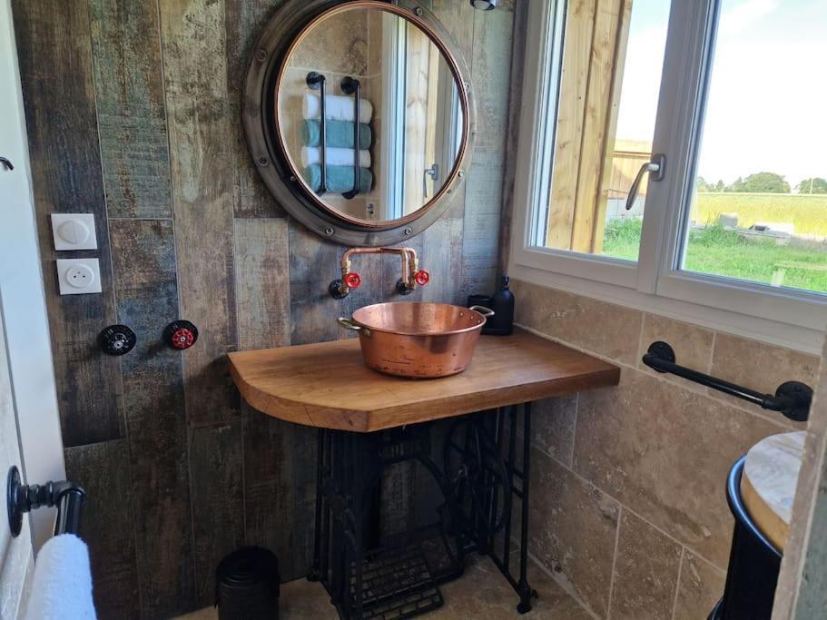 Chalet Industriel Avec Filet Et Spa Sorigny Extérieur photo